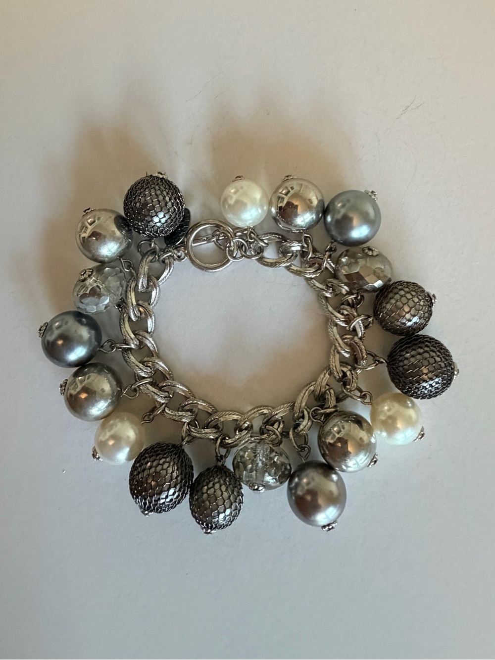 Source Unknown Silver-Tone Charm Bracelet with Gray and White Beads